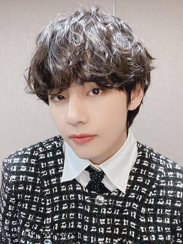 태형이가 깨우는 아침♡..방탄소년단 뷔, '모닝콜 듣고 싶은 남돌' 1위