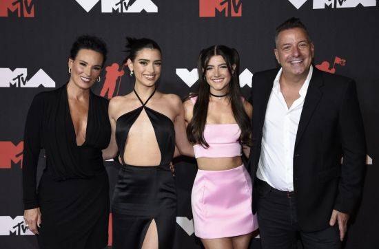 딕시 디아멜리오(왼쪽에서 두 번째)와 찰리 디아멜리오(왼쪽에서 세 번째) [이미지출처=AP연합뉴스]