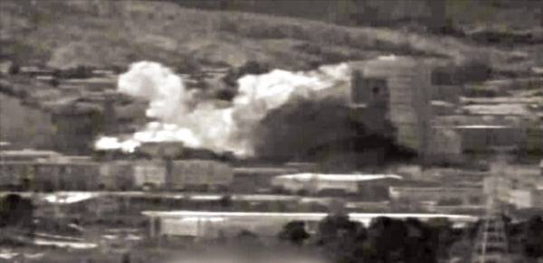 북한이 2020년 6월 16일 남북공동연락사무소를 일방적으로 폭파했다. 우리 정부는 강한 유감을 표명하며 “북측이 상황을 계속 악화시키는 조치를 하면 강력히 대응할 것임을 엄중히 경고한다”고 강경 입장을 밝혔다. 사진은 우리 군이 열상감시장비(TOD)로 촬영한 폭파 당시 영상 캡처.  국방부  제공