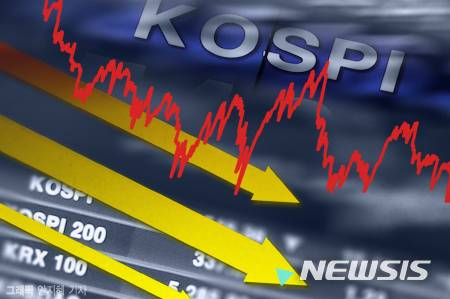 코스피가 외국인과 기관 동반 순매도세에 하락 출발했다./사진=뉴시스