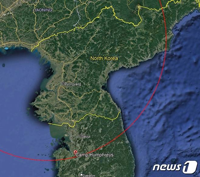 북한 평안북도 의주 일대로부터 430㎞ 거리 이내에 경기도 평택 소재 주한미군기지 '캠프 험프리스'가 포함된다. (안킷 판다 트위터) © 뉴스1
