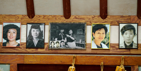 채널S가 새해 첫 오리지널이자 신규 예능 프로그램으로 인생상담 토크쇼 '진격의 할매'를 오는 25일 방송한다. 김영옥, 나문희, 박정수가 상담자가 돼 진솔한 이야기를 나눌 예정이다. [사진=채널S]