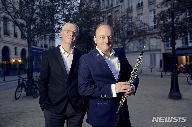 오보이스트 프랑수아 를뢰와 피아니스트 에마뉘엘 스트로세