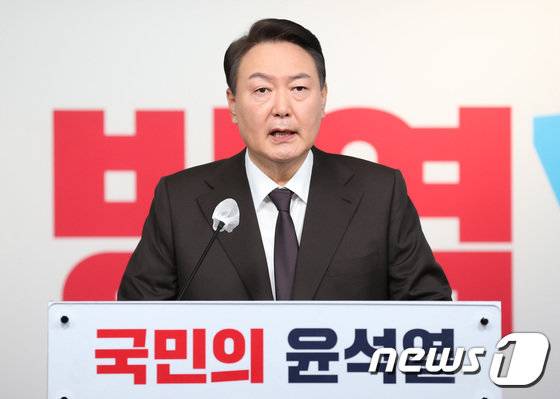 윤석열 국민의힘 대선후보가 16일 오전 서울 여의도 당사에서 서울시 관련 정책공약을 발표하고 있다. (서울=뉴스1)