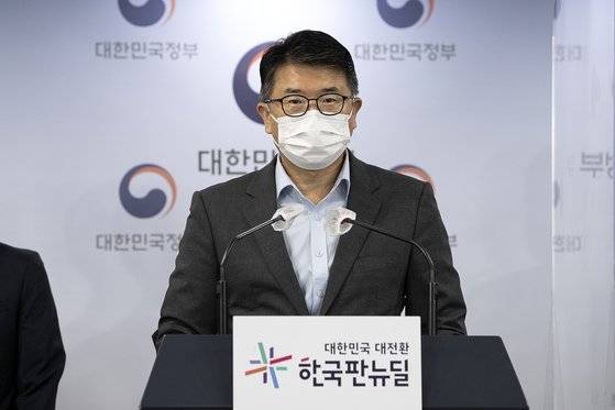 장상윤 국무조정실 사회조정실장이 지난해 7월 9일 오전 서울 세종대로 정부서울청사 브리핑실에서 정부부처 합동 중대재해처벌법 시행령 제정안 입법예고 브리핑을 하고 있다. 뉴스1