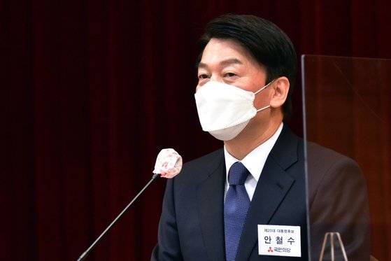 안철수 국민의당 대선 후보가 14일 서울 강서구 대한한의사협회에서 열린 정책간담회에서 인사말을 하고 있다. 국회사진기자단