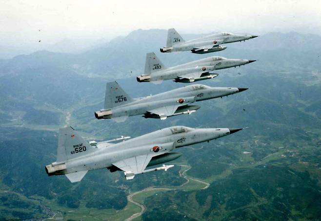 훈련 중인 F-5E 전투기. (사진=연합뉴스)