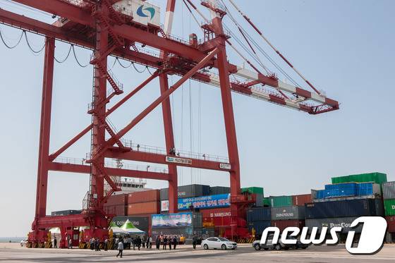 군산항 컨테이너터미널.© News1
