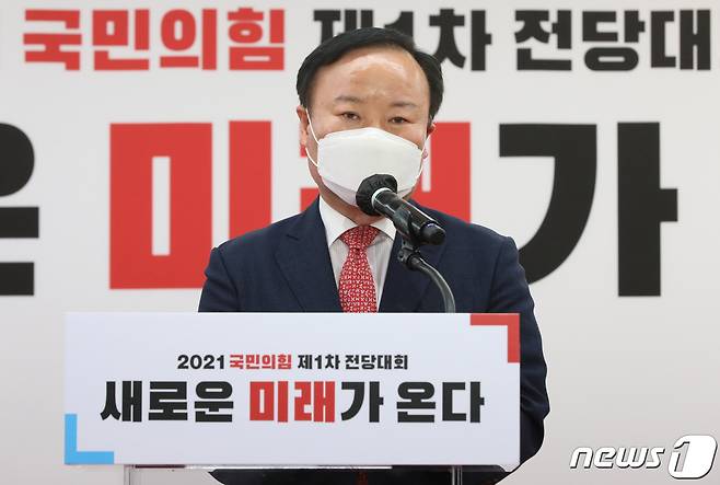 김재원 국민의힘 신임 최고위원이 11일 서울 여의도 당사에서 열린 제1차 전당대회에서 당선자 수락연설을 하고 있다. 2021.6.11/뉴스1 © News1 오대일 기자