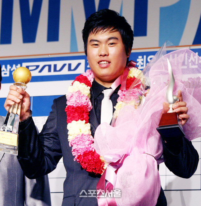 2006년 정규시즌 MVP, 신인왕에 선정된 류현진. 스포츠서울DB