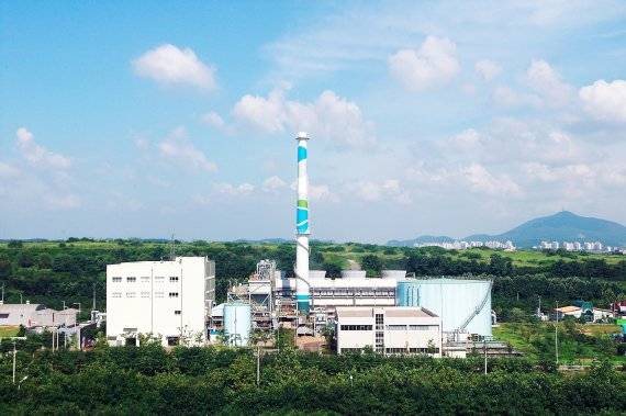 수도권매립지에서 2007년부터 현재까지 매립가스를 이용해 약 439만㎿h(전력판매수익 4414억원)의 전력을 생산했다. 사진은 수도권매립지 내 50㎿ 발전시설 전경.