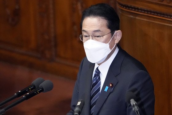 기시다 후미오 일본 총리가 17일 국회 개회식에서 시정방침 연설을 하고 있다. [AP=연합뉴스]
