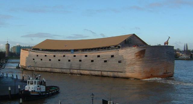 요한 휘버스씨가 2008년부터 6년간 성경 속에 나오는 실제 규격과 모습을 그대로 재현한 노아의 방주. 현재 네덜란드 서남부 도시 도르트레히트의 랜드마크가 된 방주는 대홍수 때 살아남은 동물의 형상 전시장(아래 사진) 등 노아 시대의 삶과 그의 여정을 체험할 수 있는 성서박물관과 각종 이벤트 공간으로 꾸며져 있으며, 전 세계 관광객의 발길이 끊이지 않고 있다.   CICO문화산업융합센터 제공