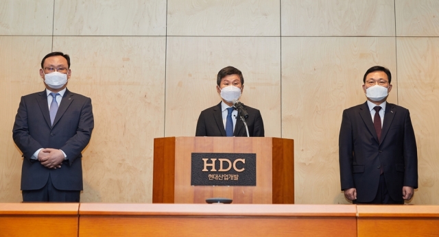 정몽규 HDC그룹 회장이 17일 서울 용산구 사옥 회의실에서 광주 화정아이파크 붕괴사고에 대한 입장을 밝히고 있다. HDC그룹 제공