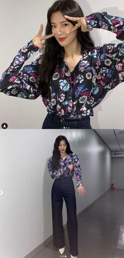 Actor Lee Sun-bin has released a bright visual.Lee Sun-bin posted several photos on his instagram on the morning of the 17th.Inside the picture is his picture wearing a bright floral blouse.Lee Sun-bin, who posed cute V, emanated a lovely and refreshing juice.In another photo, his full body shot was captured.With his small face and long legs, Lee showed off the proportions of God, and he also boasted a lovely and bright visual.Meanwhile, Lee Sun-bin has been active in the Teabing original Drunk City Women, which last year ended.