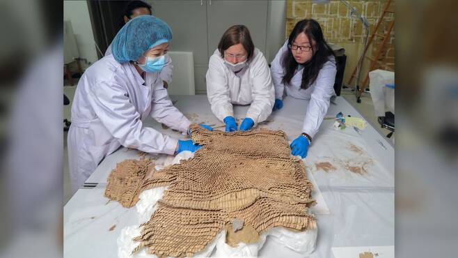 중국 신장에서 발견된 약 2500년 전 갑옷