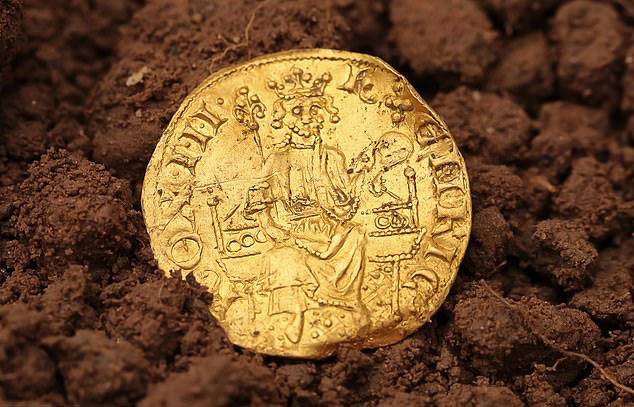 최소 6억5000만원 가치…英서 탐지기로 희귀 금화 찾아