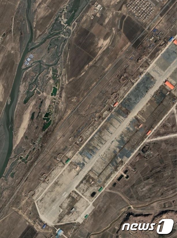 북한 평안북도 의주비행장 위성사진 (구글 어스 캡처) © 뉴스1
