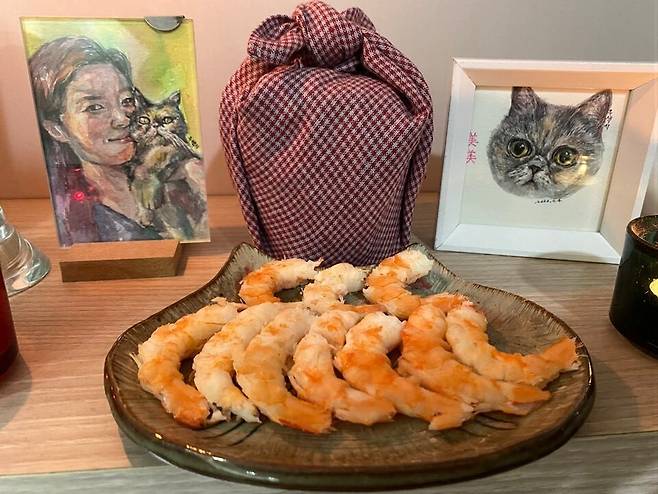 지난 2019년 고양이 ‘미미’를 잃은 반려인 차윤주씨는 기일이 되면 평소 미미가 생전에 좋아하던 음식을 놓고 고양이를 추모하는 시간을 갖는다. 차윤주씨 제공