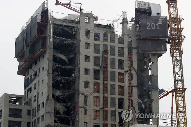 광주 서구 화정동 신축 아파트가 붕괴된 모습. [사진 출처 = 연합뉴스]