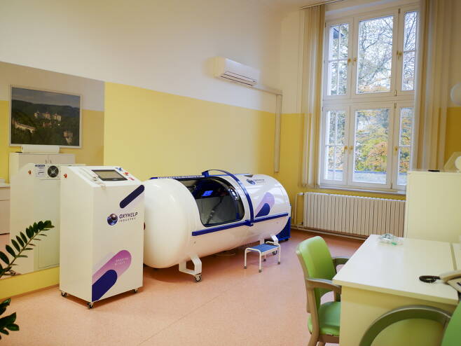 호텔 임페리얼 카를로비 바리에서 산소 집중 공급 프로그램을 진행하는 치료실