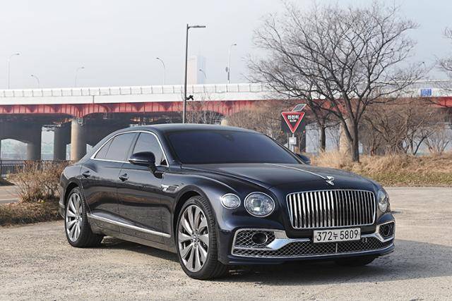 벤틀리 플라잉 스퍼 V8 시승기