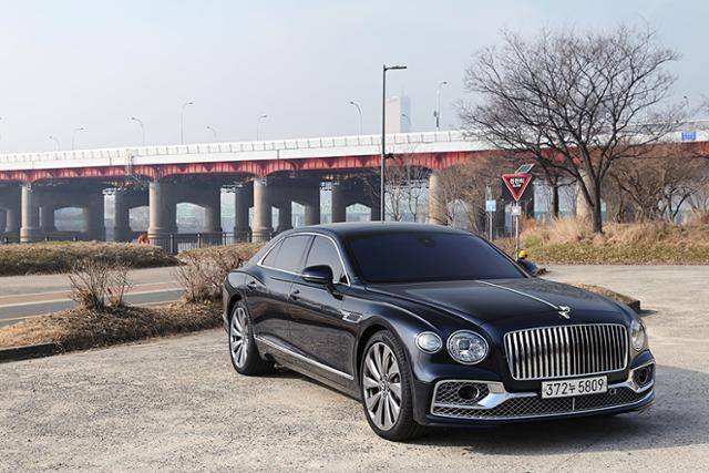 벤틀리 플라잉 스퍼 V8 시승기