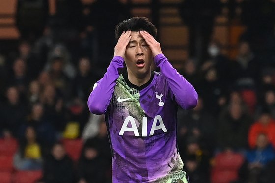 Tottenham Hotspur's South Korean striker Son Heung-Min reacts to a missed chance during the English Premier League football match between Watford and Tottenham Hotspur at Vicarage Road Stadium in Watford, southeast England, on January 1, 2022. (Photo by Glyn KIRK / AFP) / RESTRICTED TO EDITORIAL USE. No use with unauthorized audio, video, data, fixture lists, club/league logos or 'live' services. Online in-match use limited to 120 images. An additional 40 images may be used in extra time. No video emulation. Social media in-match use limited to 120 images. An additional 40 images may be used in extra time. No use in betting publications, games or single club/league/player publications. /  〈저작권자(c) 연합뉴스, 무단 전재-재배포 금지〉