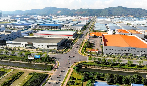 Vân Trung Industrial Park in Bắc Giang Province. Việt Nam"s economic and industrial parks attracted 539 foreign-invested and 615 domestic projects with a total registered capital of US$12.8 billion in 2021. — VNA/VNS Photo Danh Lam
