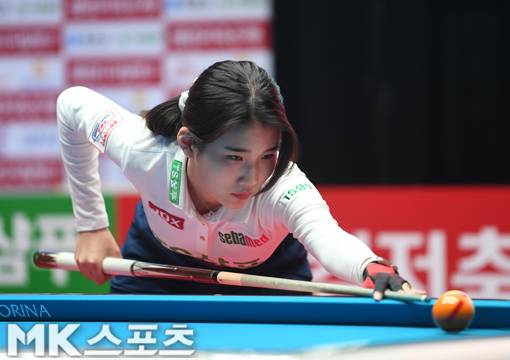 TS샴프 용현지가 한동우와 조를 이뤄 선전하고 있다.