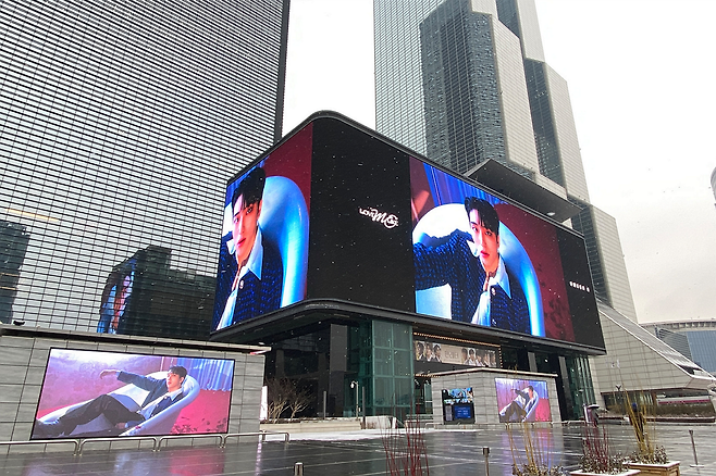 오메가엑스가 코엑스 일대 전광판에 등장한다.사진=스파이어엔터테인먼트 제공