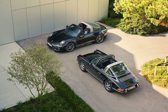 포르쉐가 포르쉐 디자인 창립 50주년 기념 ‘911 에디션 50주년 포르쉐 디자인’과 ‘911 S 2.4 타르가’를 선보인다. /사진=포르쉐