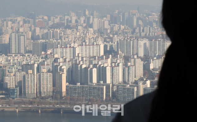 [이데일리 방인권 기자] 서울 여의도 63스퀘어에서 바라본 서울 아파트의 모습.