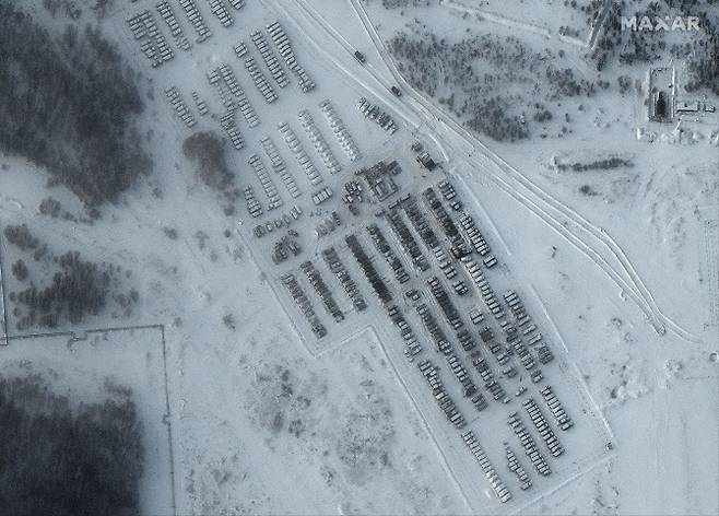 러시아와 벨라루스의 국경지역인 옐냐지역에 러시아 탱크와 병기들이 나열돼 있다. 이 사진은 맥사테크놀로지의 위성에 의해 촬영됐다. (사진=AFP제공)