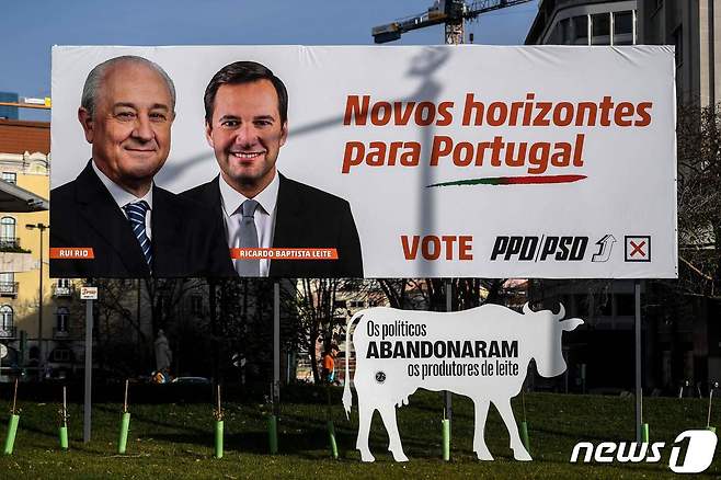 16일(현지시간) 포르투갈 리스본 시내에 선거용 홍보물이 설치돼 있다. 2022.01.16 © AFP=뉴스1