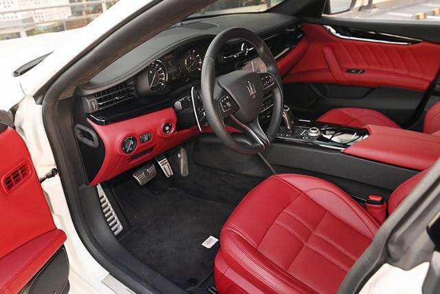 마세라티 콰트로포르테 S Q4 자유로 연비