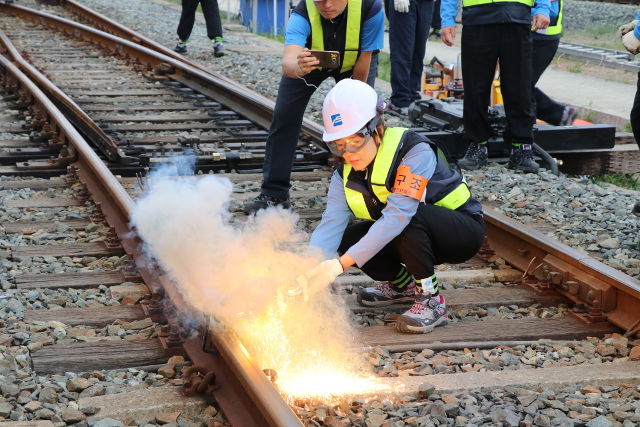 도시철도 신호통신 분야 사고에 대비한 복구훈련 진행 장면. 부산교통공사 제공