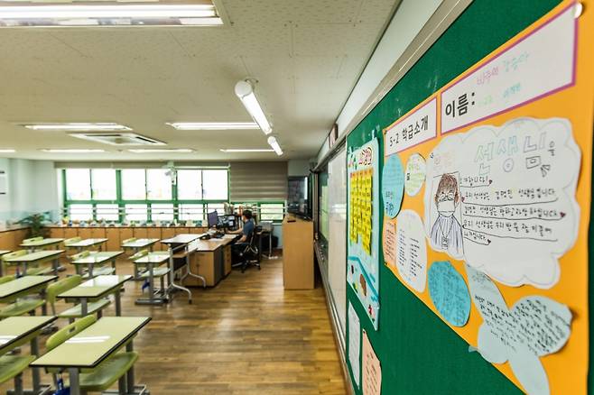 지난해 7월14일 오전 서울 성동구 무학초등학교 5학년 교실에서 선생님이 온라인 수업을 진행하고 있다.(기사와 직접적 관련 없음)/ 사진=사진공동취재단