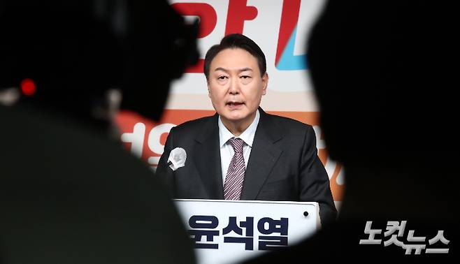 국민의힘 윤석열 대선 후보가 20일 서울 여의도 중앙당사에서 내게 힘이되는 세 가지 생활공약(연말정산-반려동물-양육지원)발표를 하고 있다. 윤창원 기자
