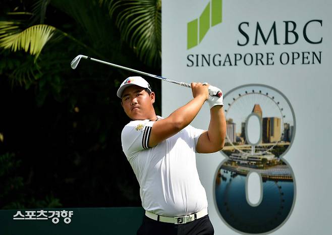 김주형이 지난 19일 아시안투어 SMBC 싱가포르 오픈 프로암에서 아이언샷을 날리고 있다. ㅣ아시안투어 홈페이지