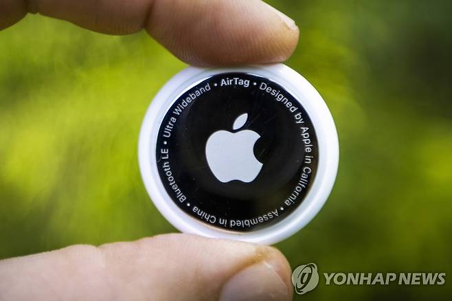 애플의 분실물 추적 장치 '에어태그'  [EPA 연합뉴스자료사진, 재판매 및 DB 금지]