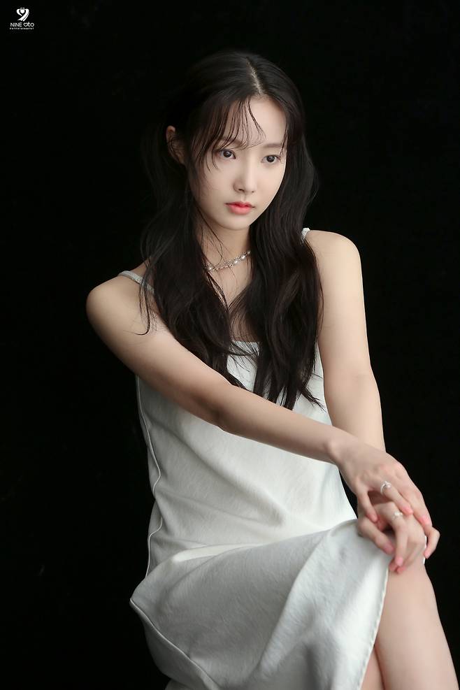 Yeon Woos agency, 9 Ato Entertainment, has unveiled the behind-the-scenes cut of the February issue of Arena Homme Plus, which was filmed by actor Yeon Woo through official SNS and post.Yeon Woo in the public behind-the-scenes photo perfectly digests the simple dress style of black and white, and boasts the pure visual of Yeon Woo with natural makeup.The hair of the long hair and the long hair of the hair that the features of the young Woo are well revealed, especially the back of the all-white jacket, caught the attention of those who create an alluring atmosphere.Above all, it showed a completely different appearance from the youthful atmosphere that was shown in the work, and it imprinted the endless charm as an actor.On the other hand, Yeon Woo has expanded its activities since 2018 MBC Drama Great Temptator, and has since become an actor by showing various performances through Nida Chillima Mart, Alice and Live On.In addition, Drama Goldoon, which Yeon Woo confirmed as the main character, will be broadcast on MBC in the second half of 2022.