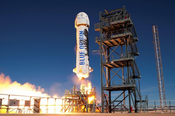 제프 베조스의 민간 우주탐사 기업 블루오리진의 로켓 ‘뉴 셰퍼드’ 발사 장면. /블루오리진