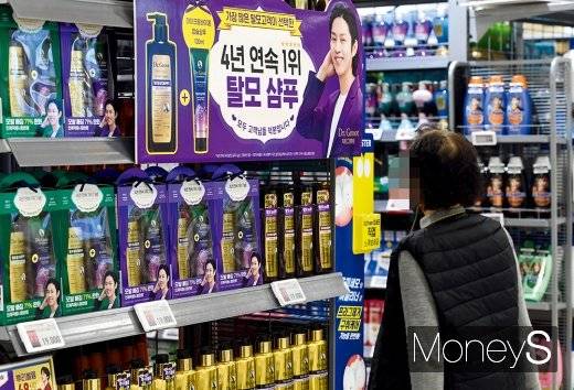대형마트에 진열된 탈모 샴푸./사진=장동규 기자