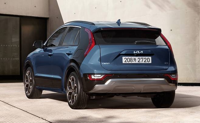 기아 신형 니로 미네랄 블루 컬러