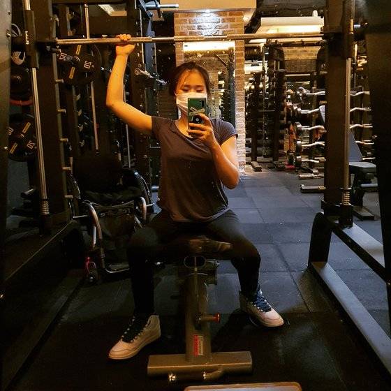 지난해 장씨가 바디프로필에 도전하며 찍은 사진. 유산소운동이 어려운 장씨에겐 더 힘든 도전이었다고 한다. 장씨 제공