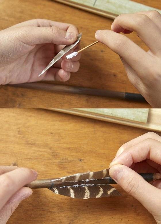 화살 뒤에 붙이는 깃은 꿩의 수컷인 장끼의 깃털을 주로 사용했다. 깃털은 바람의 저항을 조절해 화살의 정확도를 높이는 역할을 한다.