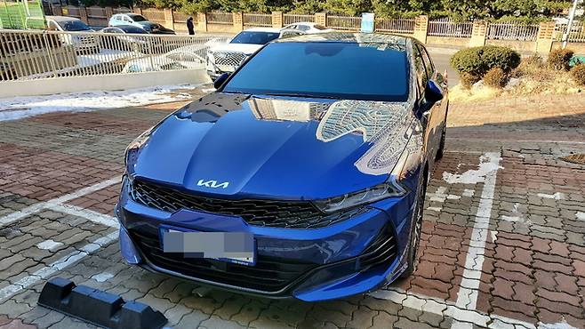 A씨의 신형 ‘K5’. 중고차 매매상도 문제를 발견하곤 매입을 거부했다. 제보자 제공