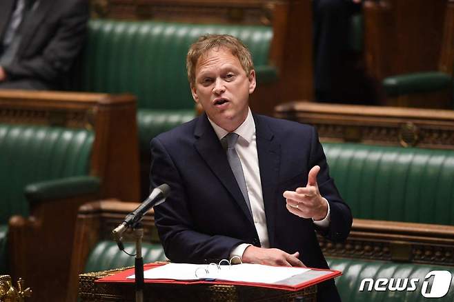 그랜트 섑스 영국 교통장관이 의회에 출석해 발언하고 있다. © AFP=뉴스1