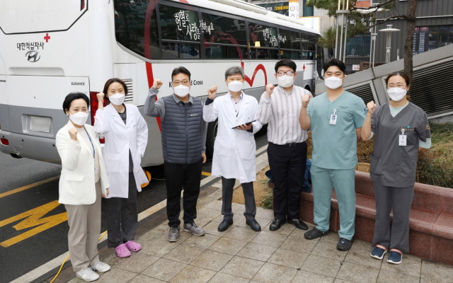 가천대 길병원 인천권역외상센터 의료진들이 헌혈 봉사에 나섰다./사진=가천대 길병원